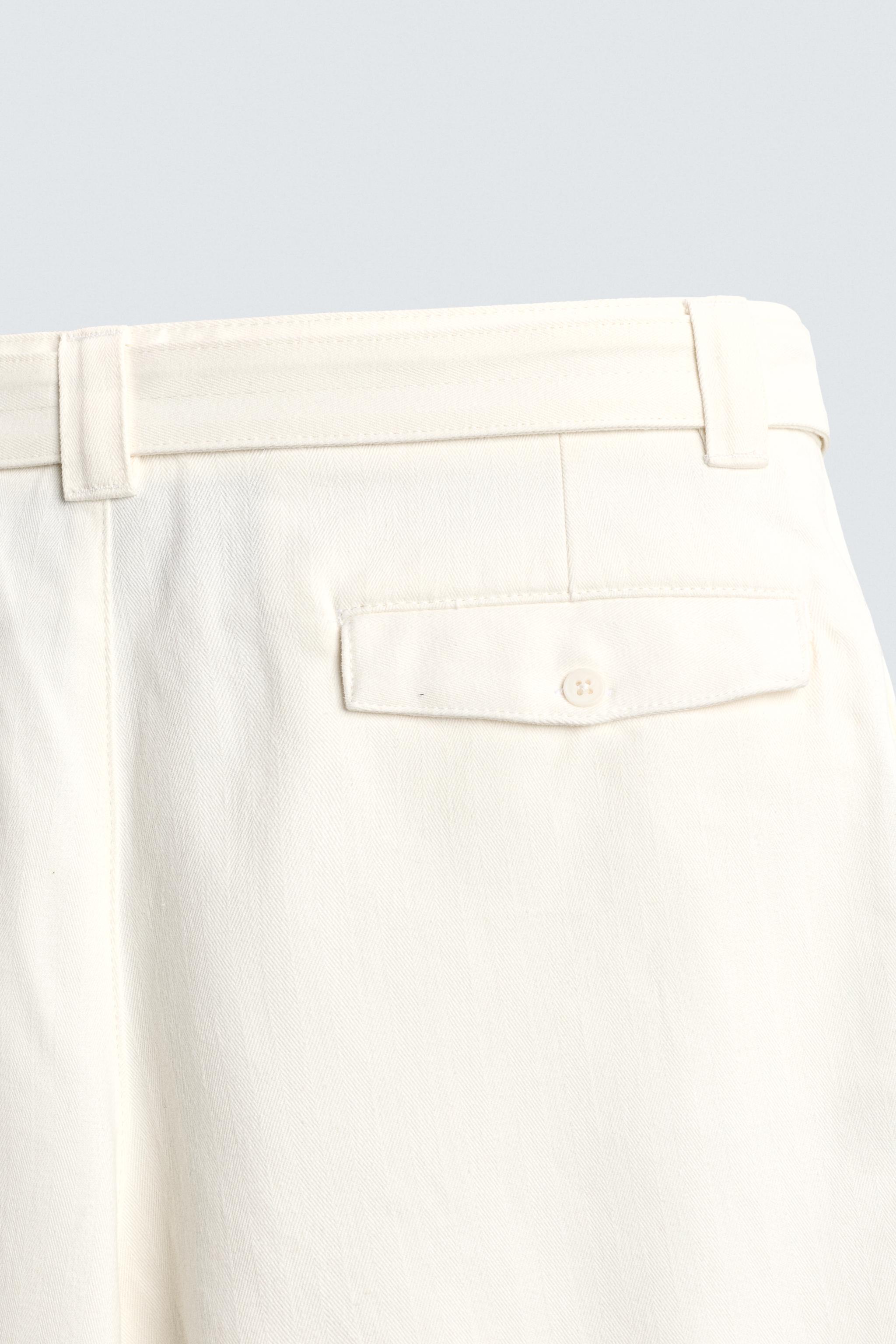 RELAXED FIT PLEATED BELTED SHORTS